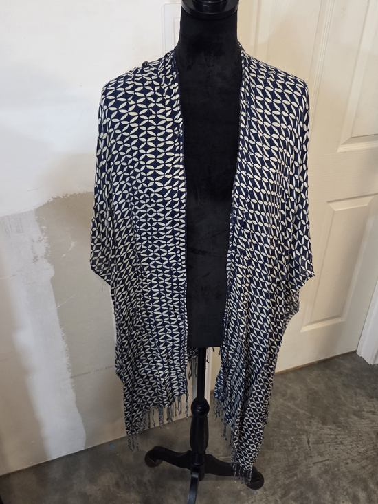 Jules Smith Other - Jules Smith Navy White Geometric Fringe Kimono Open Shawl Poncho Swim Cover